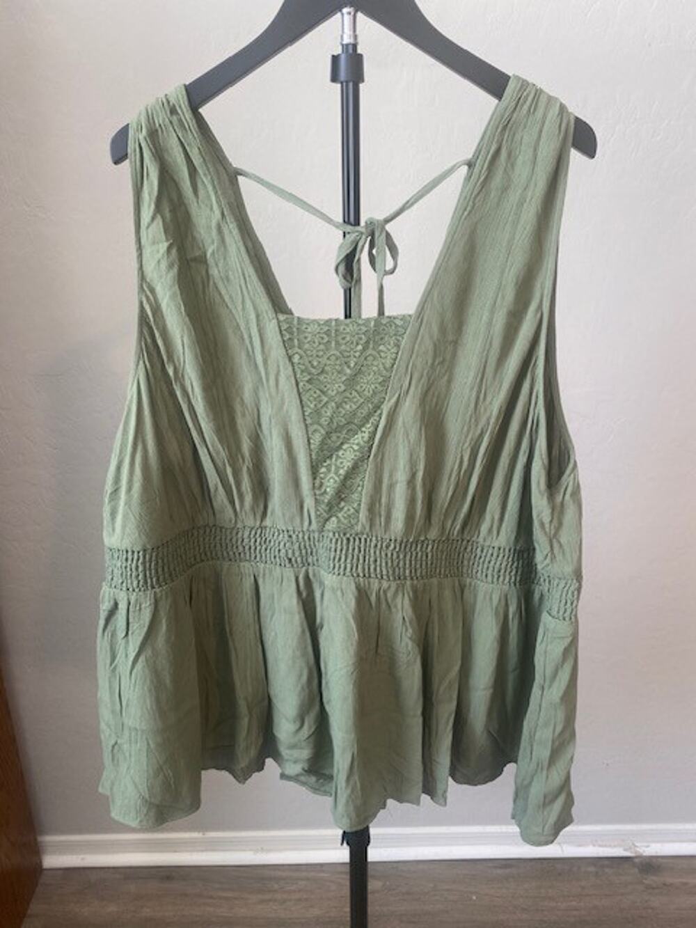 NWT Torrid 5X 28 Light Green Crinkle Gauze Crochet V-Neck Boho Top Plus Size